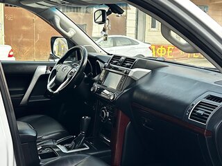 2014 Toyota Land Cruiser Prado 150 Series Рестайлинг 1, серебристый, 3100000 рублей, вид 5