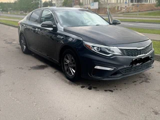 2020 Kia Optima IV Рестайлинг, чёрный, 600000 рублей, вид 1