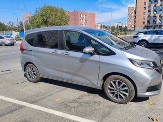 2019 Honda Freed II Рестайлинг, серебристый, 1750000 рублей, вид 2