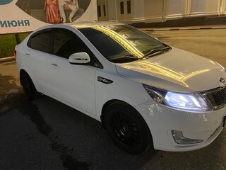 2014 Kia Rio III, белый, 880000 рублей, вид 2