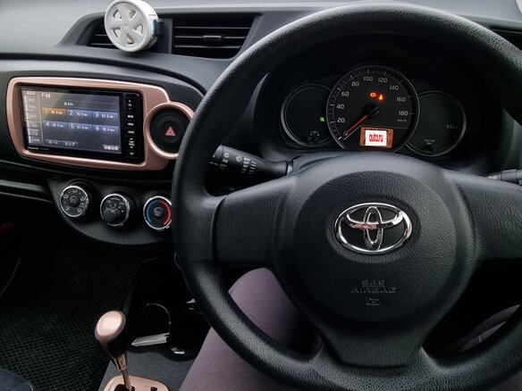 2013 Toyota Vitz III (XP130), красный, 850000 рублей - вид 25
