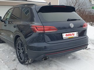 2019 Volkswagen Touareg III, чёрный, 4200000 рублей, вид 3