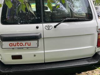 2001 Toyota Land Cruiser 105 100 Series, белый, 1650000 рублей, вид 3