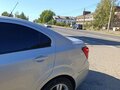 2014 Chevrolet Aveo II, серебристый, 600000 рублей - вид 3