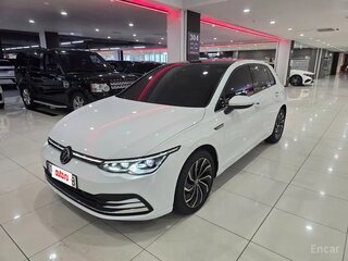 2023 Volkswagen Golf VIII, белый, 2875000 рублей, вид 1