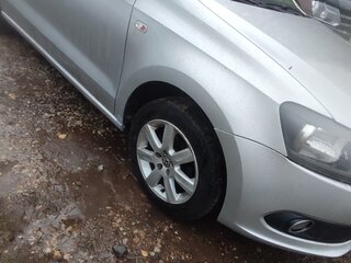 2013 Volkswagen Polo V, серебристый, 1200000 рублей, вид 4
