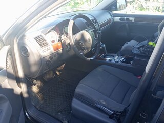 2009 Volkswagen Touareg I Рестайлинг, чёрный, 999999 рублей, вид 4