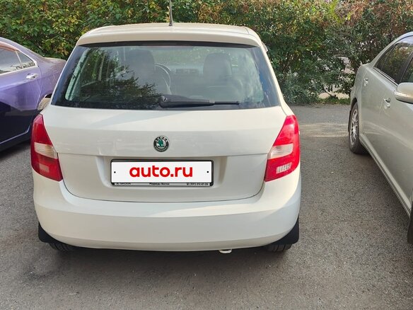 2012 Skoda Fabia II Рестайлинг, белый, 475000 рублей - вид 2