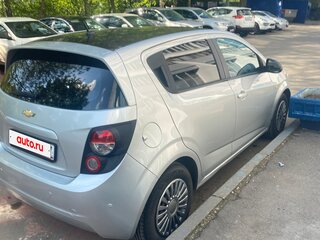 2014 Chevrolet Aveo II, серебристый, 650000 рублей, вид 3