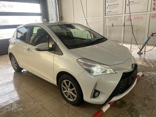 2019 Toyota Vitz III (XP130) Рестайлинг 2, белый, 1149000 рублей, вид 3