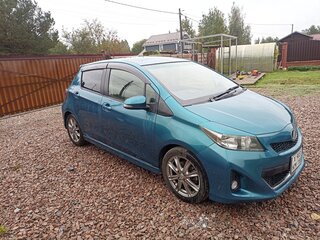 2013 Toyota Vitz III (XP130), голубой, 1300000 рублей, вид 3
