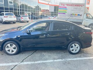 2021 Kia Rio IV Рестайлинг, чёрный, 1550000 рублей, вид 5