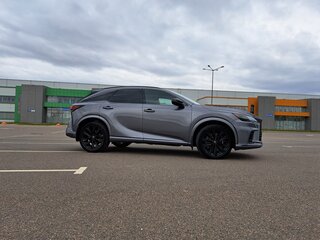 2023 Lexus RX 500h V, серый, 7514119 рублей, вид 5
