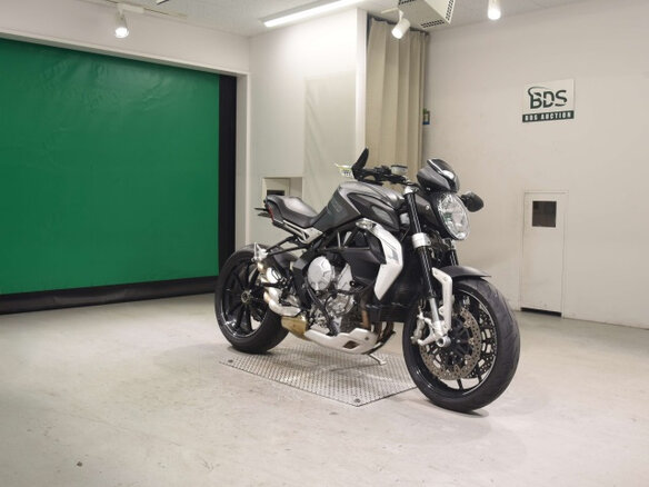 2018 MV Agusta Brutale 800, чёрный, 700000 рублей - вид 2