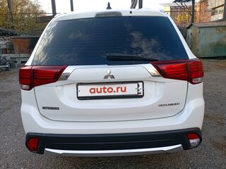 2018 Mitsubishi Outlander III Рестайлинг 3, белый, 1920000 рублей, вид 4
