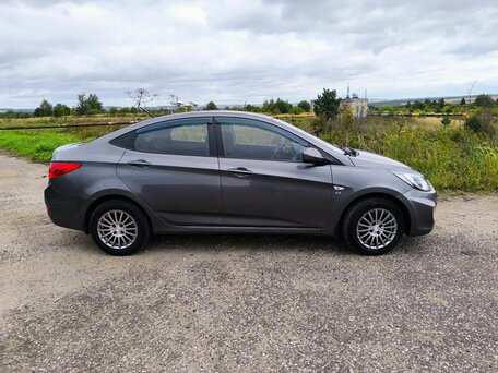 2012 Hyundai Solaris I, серый, 880000 рублей, вид 5