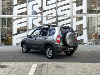 2013 Chevrolet Niva I Рестайлинг, серебристый, 490000 рублей, вид 2
