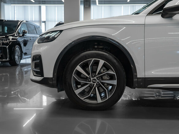 2021 Audi Q5 45 TFSI II (FY) Рестайлинг, белый, 4000000 рублей - вид 24