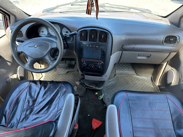2002 Chrysler Voyager IV, красный, 220000 рублей - вид 8