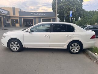 2013 Skoda Superb II, белый, 880000 рублей, вид 4