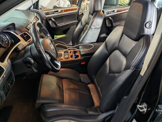 2011 Volkswagen Touareg II, чёрный, 2650000 рублей, вид 4