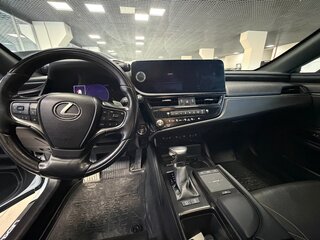 2022 Lexus ES 250 VII Рестайлинг, белый, 4100000 рублей, вид 4