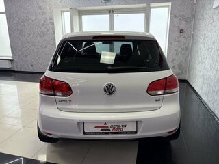 2010 Volkswagen Golf VI, белый, 799000 рублей, вид 4