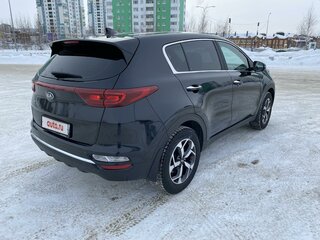 2021 Kia Sportage IV Рестайлинг, чёрный, 3000000 рублей, вид 4