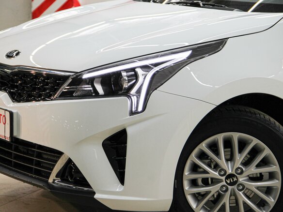 2020 Kia Rio IV Рестайлинг, белый - вид 14