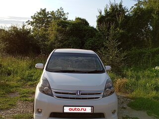 2010 Toyota ISis I Рестайлинг, белый, 1500000 рублей, вид 1