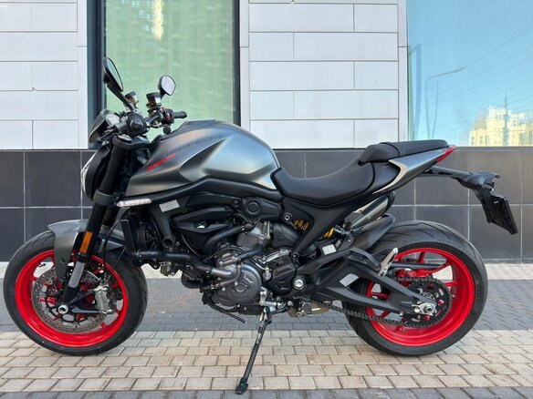 2024 Ducati Monster 937, серый, 1200000 рублей - вид 2