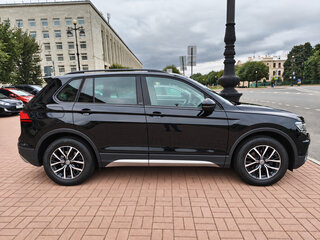 2019 Volkswagen Tiguan II, чёрный, 2790000 рублей, вид 4