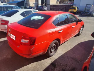 2016 Skoda Octavia III (A7), белый, 680000 рублей, вид 3