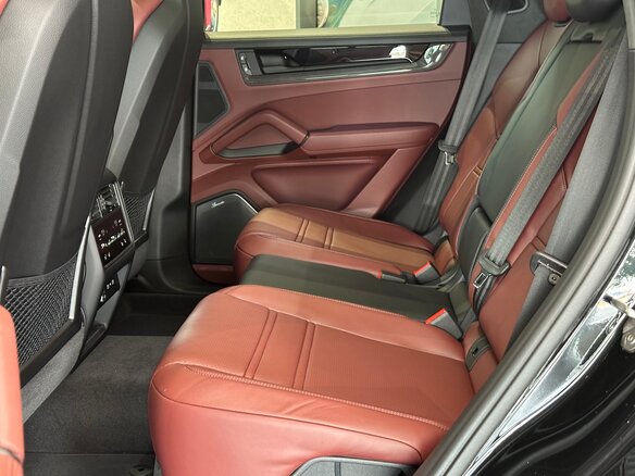 2026 Porsche Cayenne GTS Coupé III Рестайлинг, чёрный - вид 13