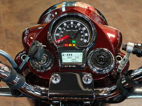 2025 Royal Enfield Bullet 350, красный, 461000 рублей, вид 3