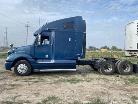 2004 Freightliner Columbia, синий, 2700000 рублей, вид 4