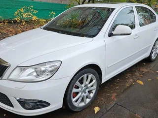 2010 Skoda Octavia RS II Рестайлинг, белый, 1200000 рублей, вид 1