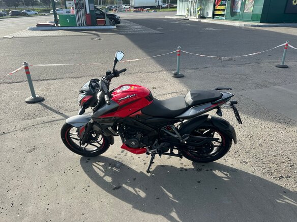 2020 Bajaj Pulsar NS 200, красный, 200000 рублей