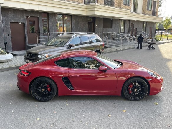 2017 Porsche Cayman S III 718 (982), красный, 7100000 рублей - вид 4
