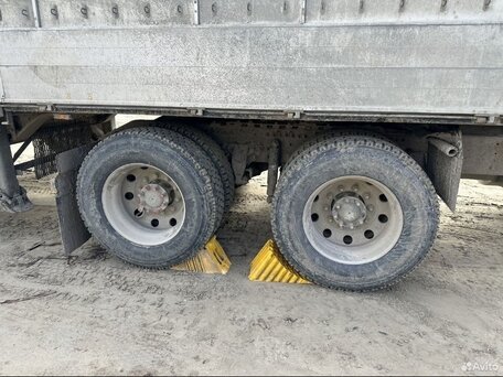 2003 Volvo VNL, белый, 2500000 рублей, вид 5