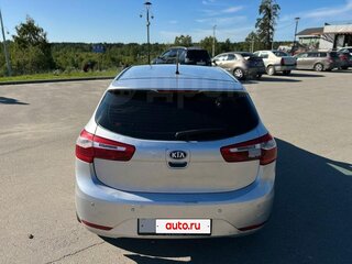 2013 Kia Rio III, белый, 420000 рублей, вид 4