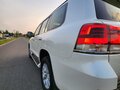 2015 Toyota Land Cruiser 200 Series Рестайлинг 2, белый - вид 10