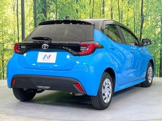 2022 Toyota Yaris IV, голубой, 808000 рублей, вид 4