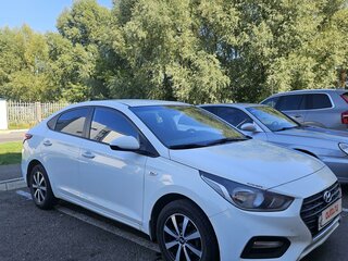 2017 Hyundai Solaris II, белый, 900000 рублей, вид 2