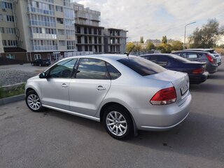 2015 Volkswagen Polo V Рестайлинг, серебристый, 980000 рублей, вид 4
