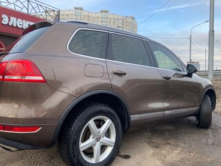 2013 Volkswagen Touareg II, коричневый, 2600000 рублей, вид 4