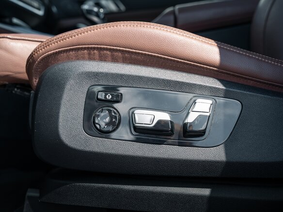 2019 BMW X5 M50d IV (G05/G18), белый, 8400000 рублей - вид 9