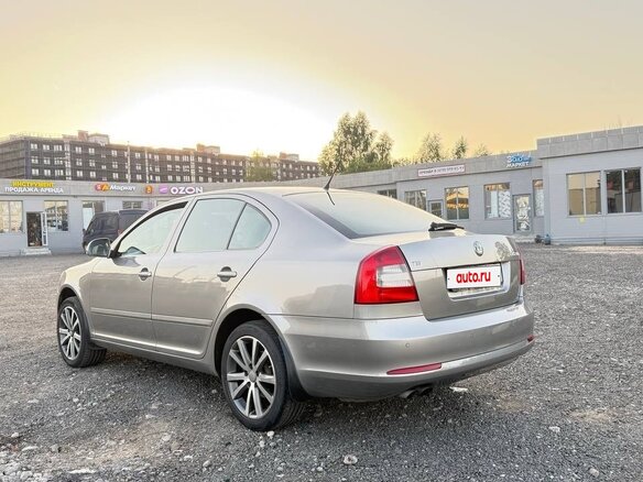 2012 Skoda Octavia II (A5) Рестайлинг, бежевый, 800000 рублей - вид 10
