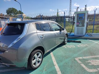 2014 Nissan Leaf (EM57) I (ZE0/AZE0), серый, 1075000 рублей, вид 1