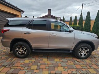 2022 Toyota Fortuner II Рестайлинг, серый, 5950000 рублей, вид 4
